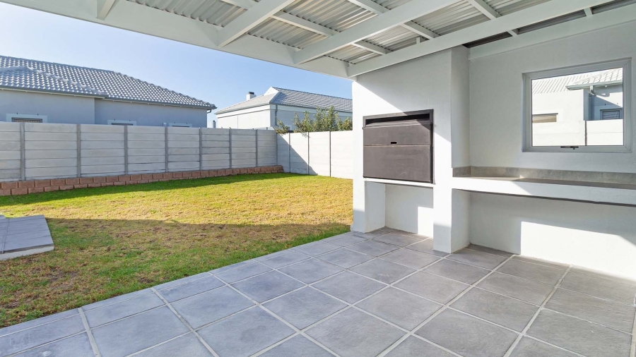 4 Bedroom Property for Sale in Sunningdale Western Cape